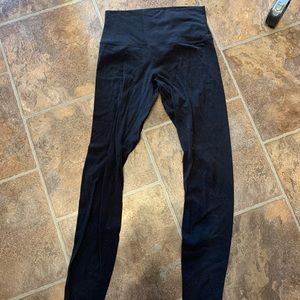 Lululemon aligns size 6